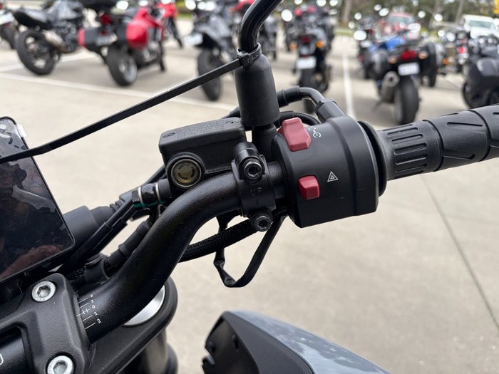 2022 CFMOTO 300 NK ABS