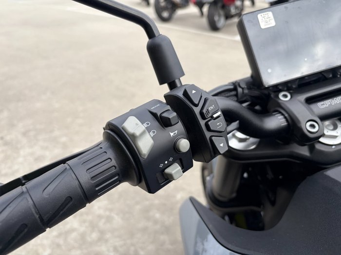 2022 CFMOTO 300 NK ABS