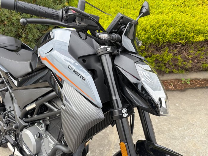 2022 CFMOTO 300 NK ABS