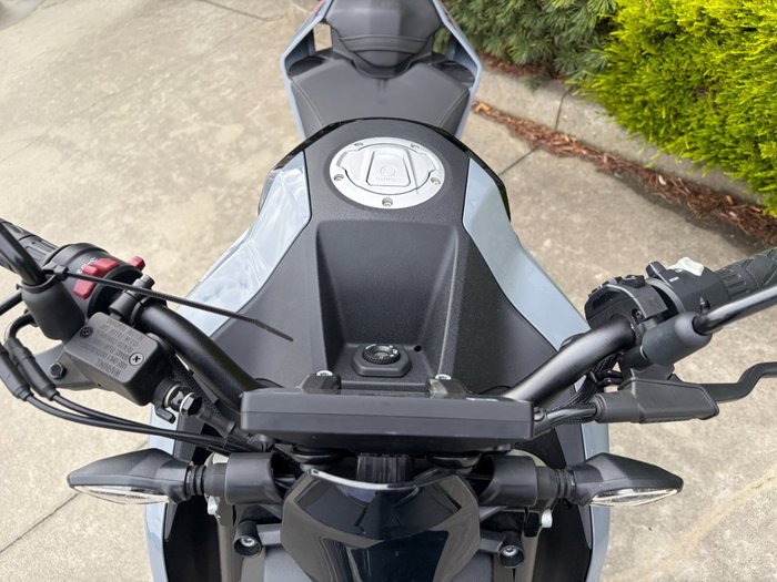 2022 CFMOTO 300 NK ABS
