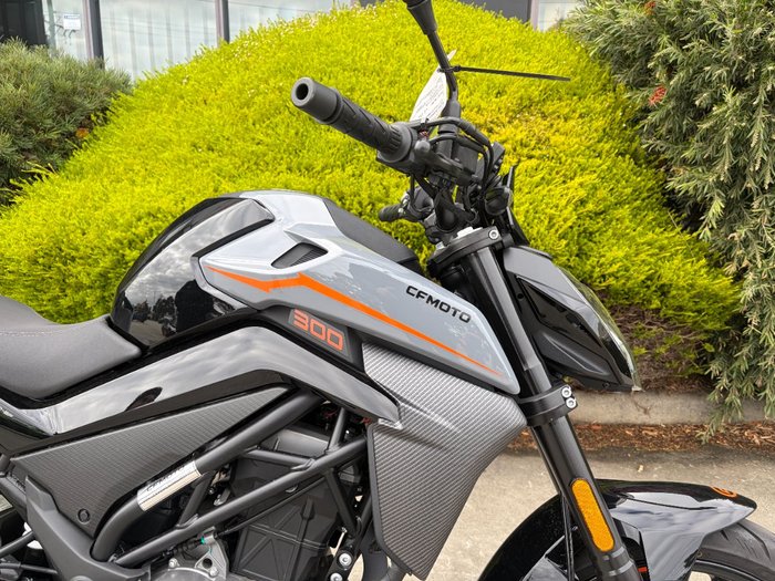 2022 CFMOTO 300 NK ABS