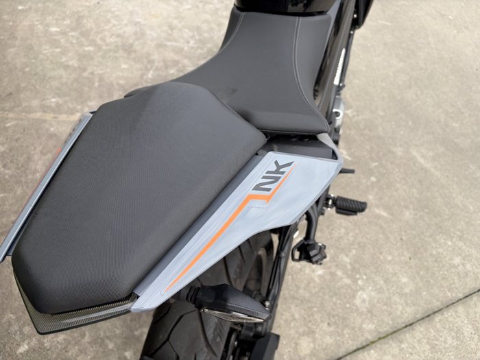 2022 CFMOTO 300 NK ABS