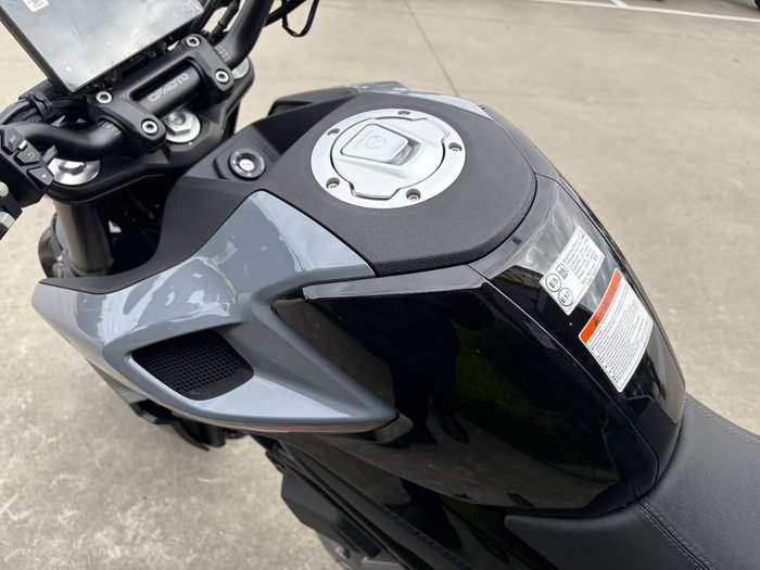 2022 CFMOTO 300 NK ABS