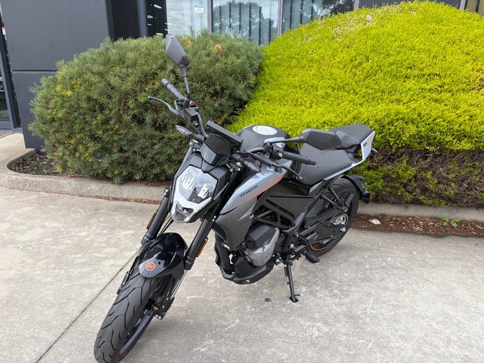 2022 CFMOTO 300 NK ABS