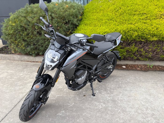 2022 CFMOTO 300 NK ABS