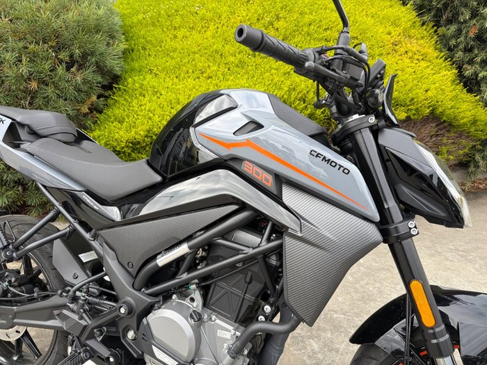 2022 CFMOTO 300 NK ABS