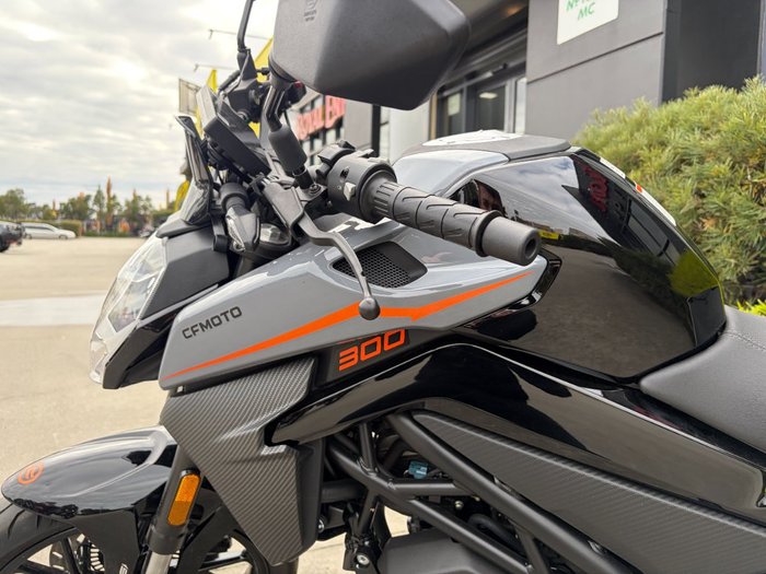 2022 CFMOTO 300 NK ABS