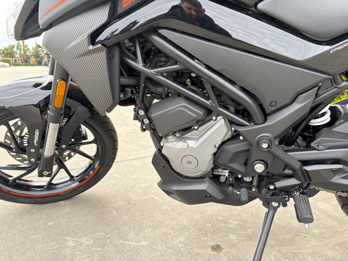 2022 CFMOTO 300 NK ABS