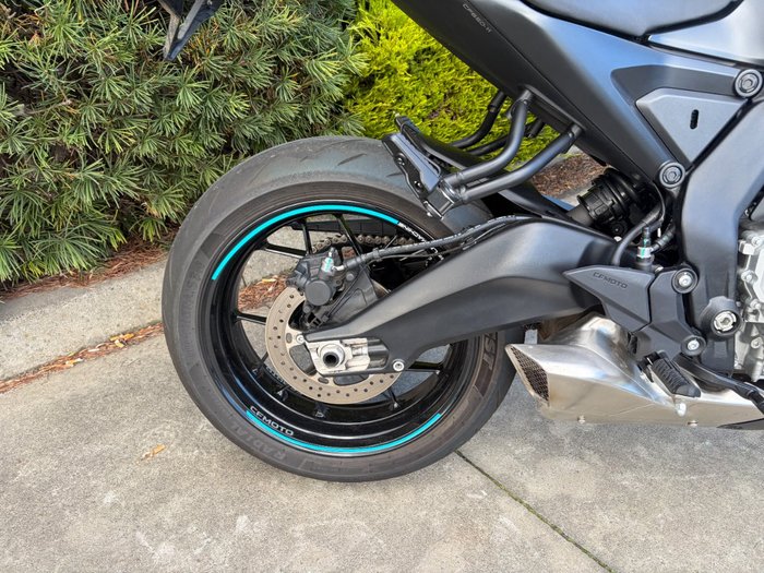 2025 CFMOTO 675 NK