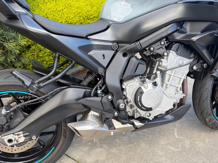2025 CFMOTO 675 NK
