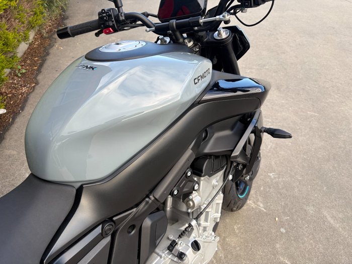 2025 CFMOTO 675 NK