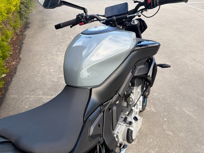 2025 CFMOTO 675 NK