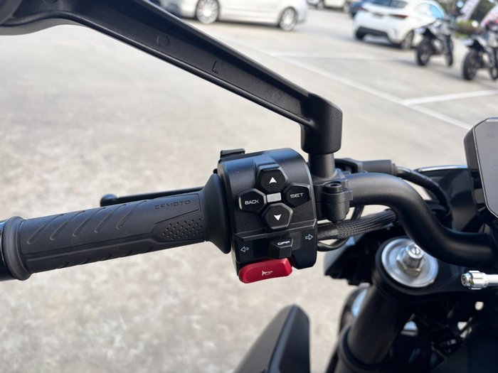 2025 CFMOTO 675 NK