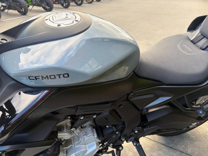 2025 CFMOTO 675 NK