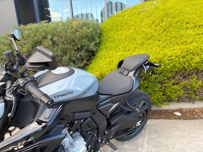 2025 CFMOTO 675 NK