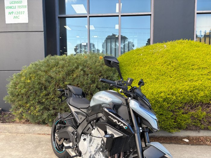2025 CFMOTO 675 NK