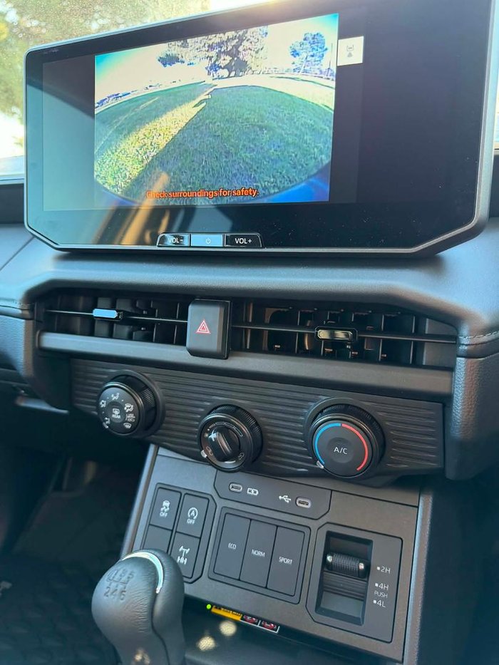2026 Toyota Hilux SR