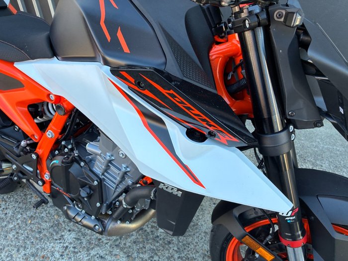 2026 Ktm 990 DUKE R ORANGE