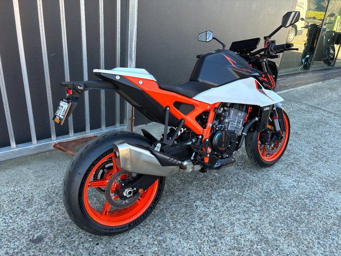 2026 Ktm 990 DUKE R ORANGE