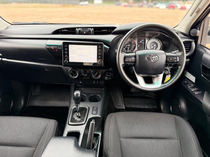 2022 Toyota Hilux SR