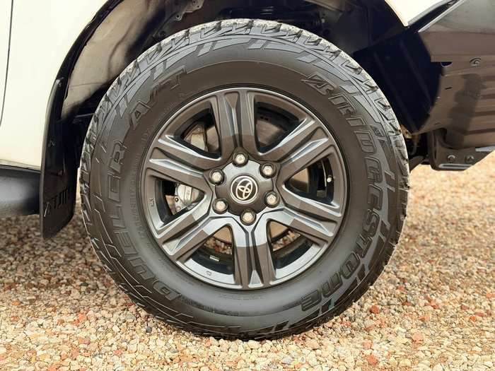 2022 Toyota Hilux SR