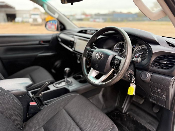 2022 Toyota Hilux SR