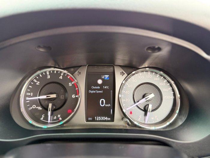 2022 Toyota Hilux SR