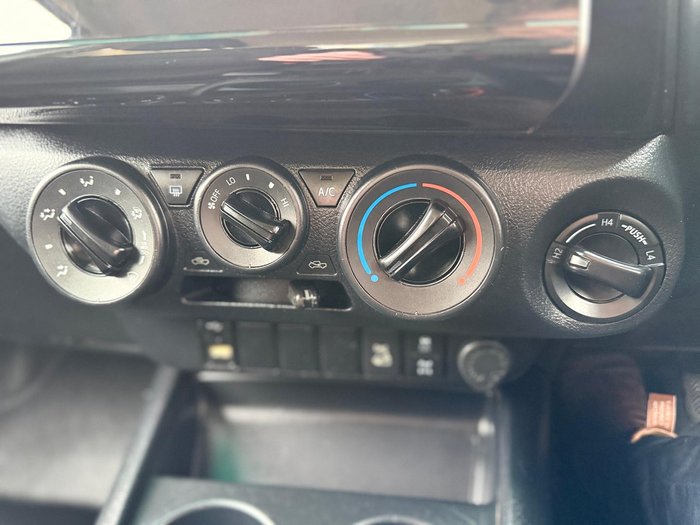 2022 Toyota Hilux SR