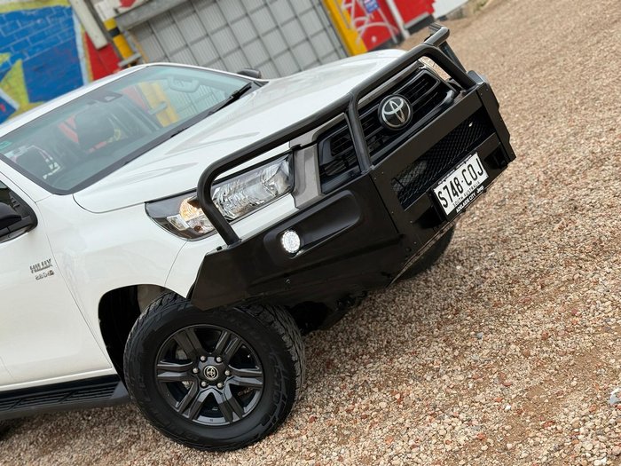2022 Toyota Hilux SR