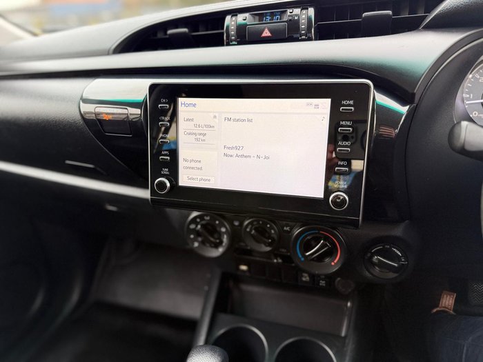 2022 Toyota Hilux SR