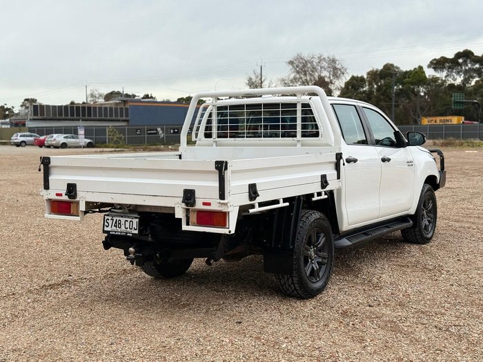 2022 Toyota Hilux SR