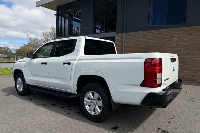 2026 Mitsubishi Triton GLX+
