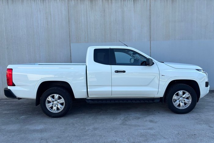 2026 Mitsubishi Triton GLX+
