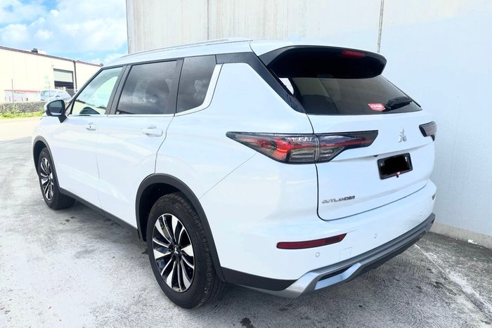2026 Mitsubishi Outlander LS