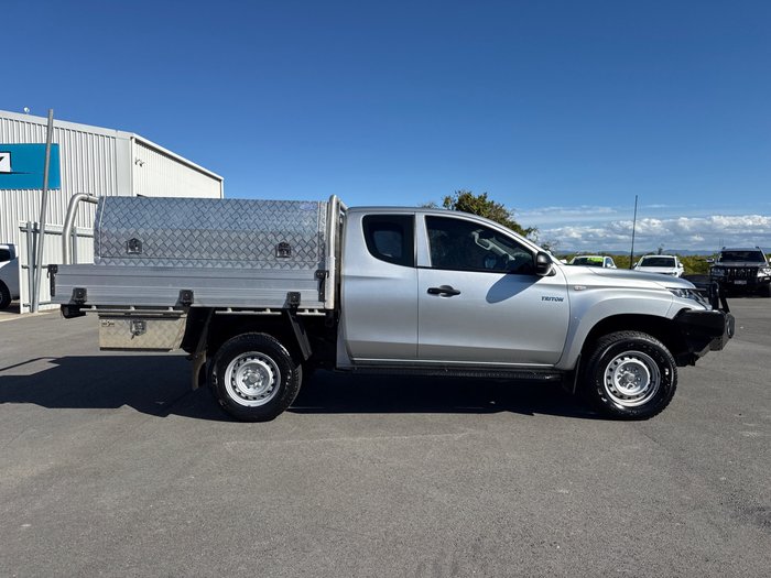 2022 Mitsubishi Triton GLX