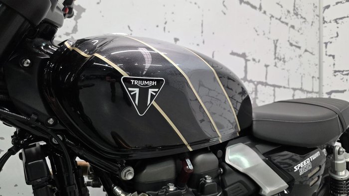 2026 Triumph Bonneville T100 (900cc) Bonneville Black