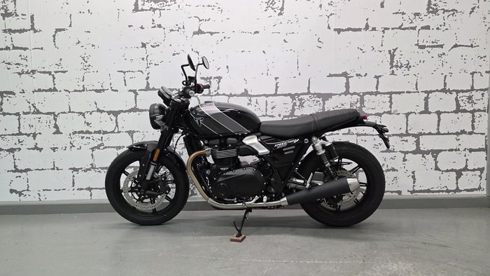 2026 Triumph Bonneville T100 (900cc) Bonneville Black