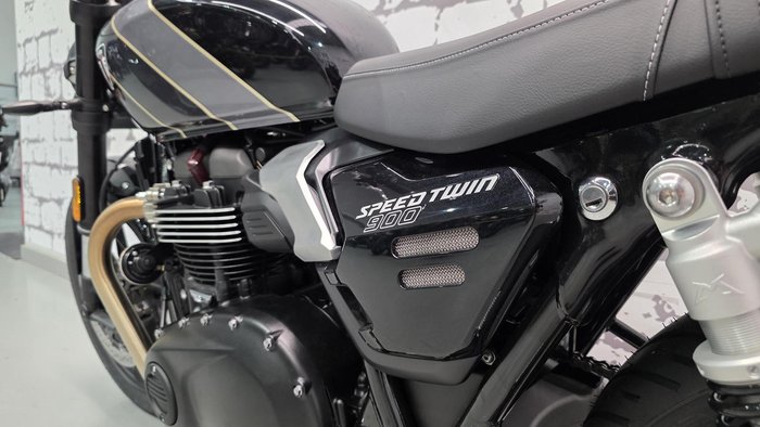 2026 Triumph Bonneville T100 (900cc) Bonneville Black