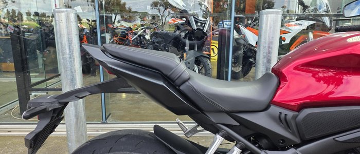 2025 Honda CB650R CB Red