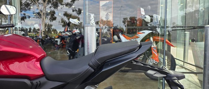 2025 Honda CB650R CB Red