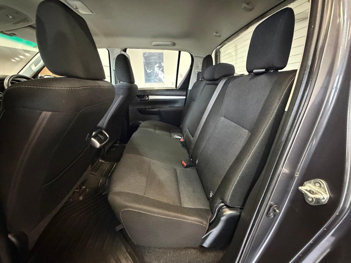 2020 Toyota Hilux SR5