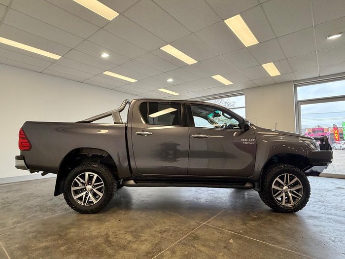 2020 Toyota Hilux SR5