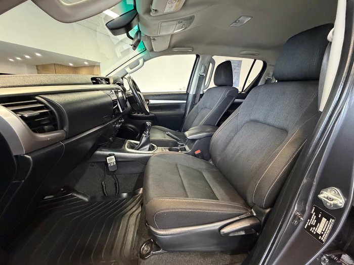 2020 Toyota Hilux SR5