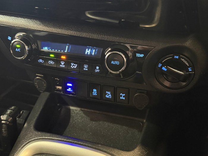 2020 Toyota Hilux SR5
