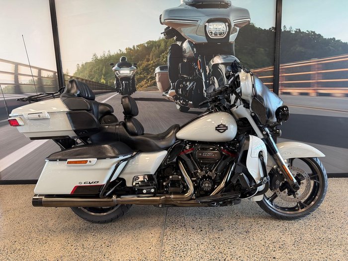 2020 Harley-Davidson CVO Limited 117 (FLHTKSE)