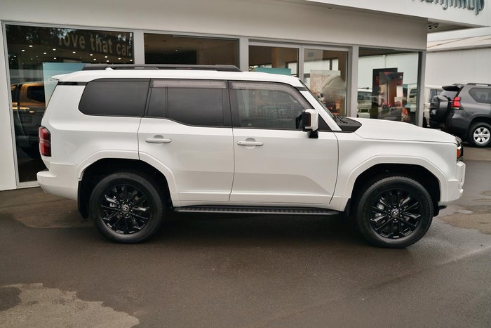 2025 Toyota Landcruiser Prado