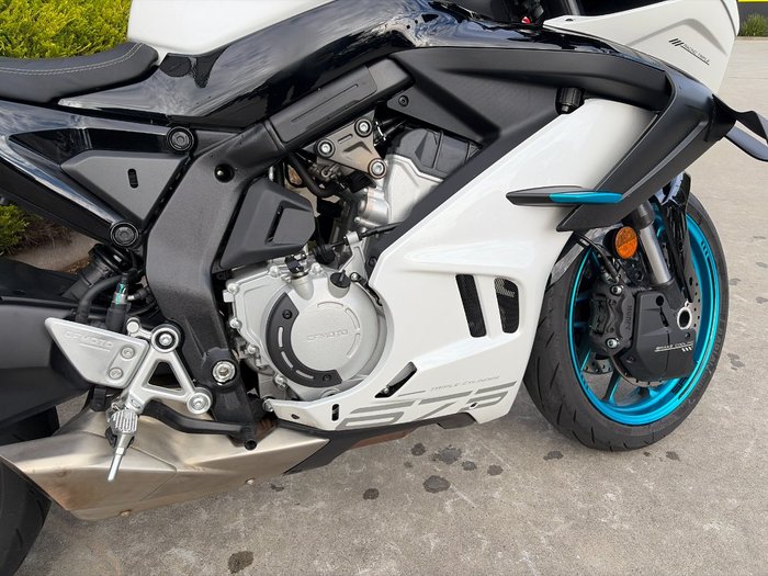 2025 CFMOTO 2025 CF Moto 650CC 675SR-R ABS NEBULA WHITE