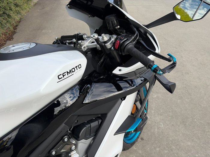 2025 CFMOTO 2025 CF Moto 650CC 675SR-R ABS NEBULA WHITE