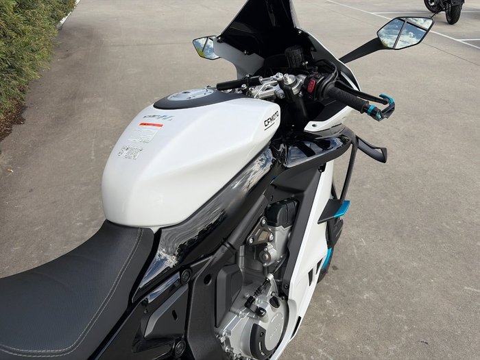 2025 CFMOTO 2025 CF Moto 650CC 675SR-R ABS NEBULA WHITE