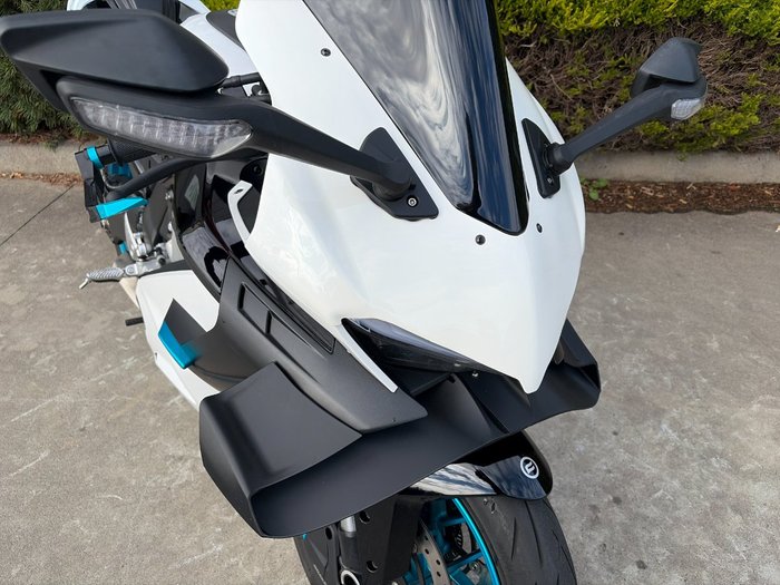 2025 CFMOTO 2025 CF Moto 650CC 675SR-R ABS NEBULA WHITE
